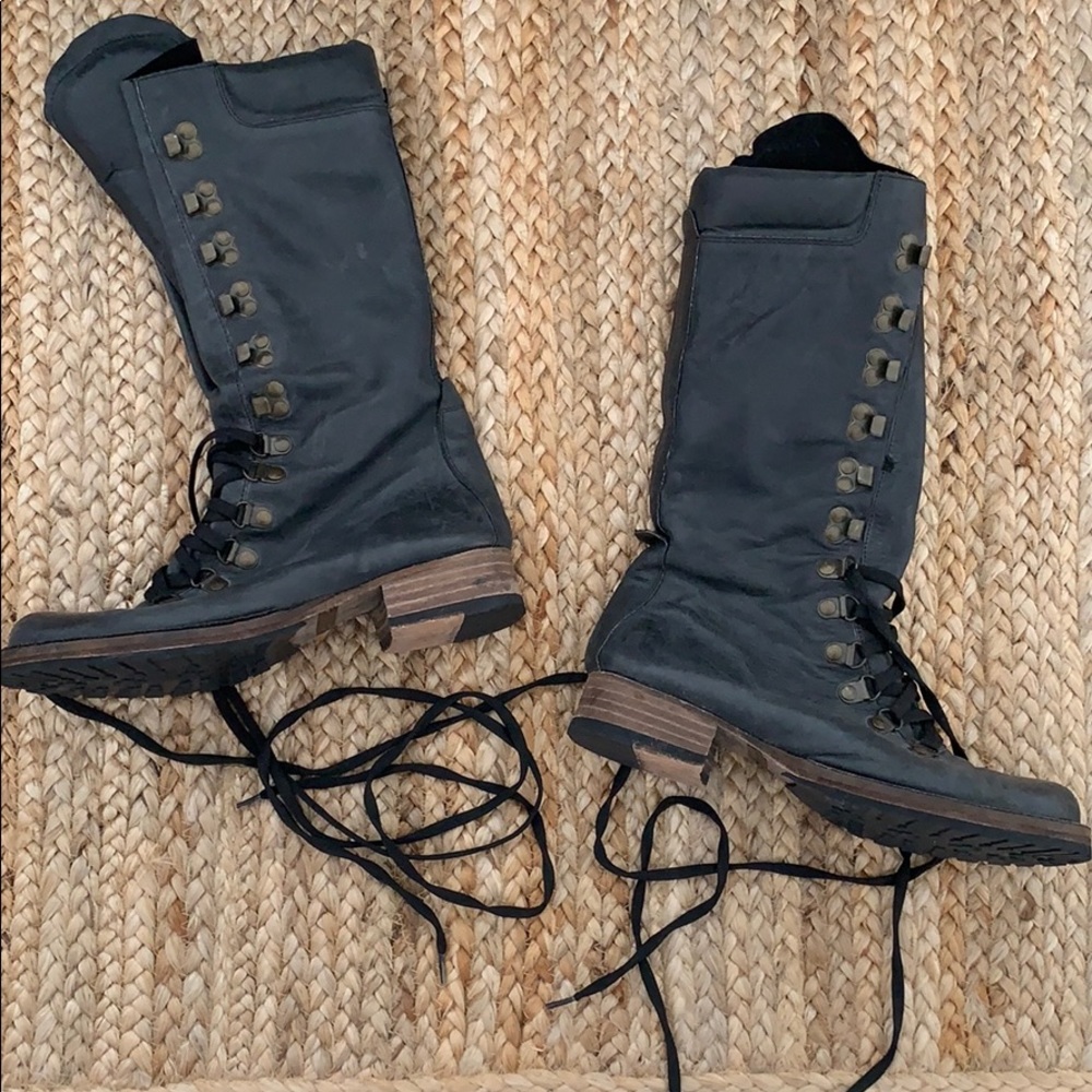 Tie up boots. Argentina leather